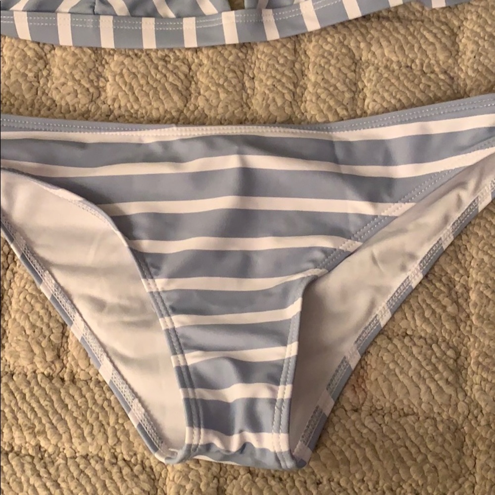 • Bikini Set • - Picture 3 of 3
